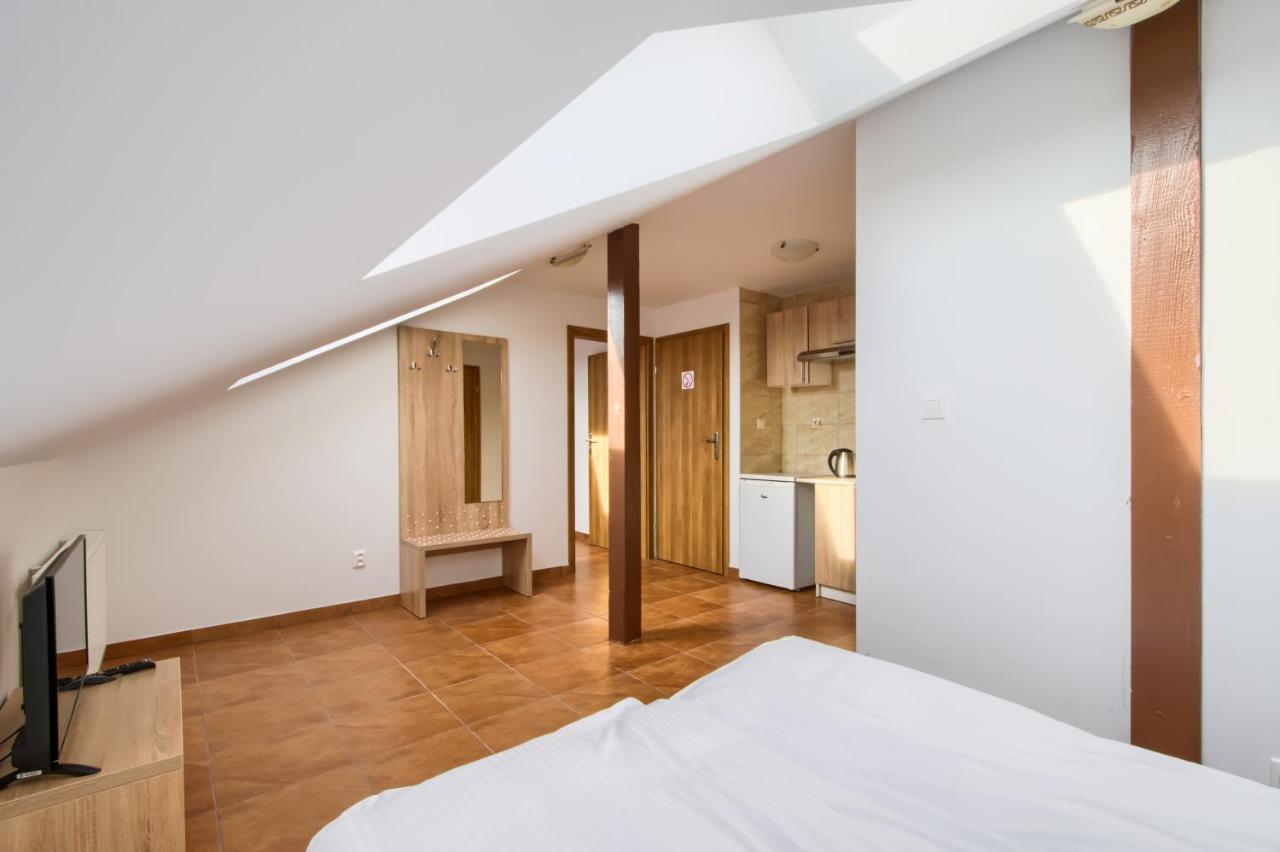 Bed & Breakfast Patra 3*